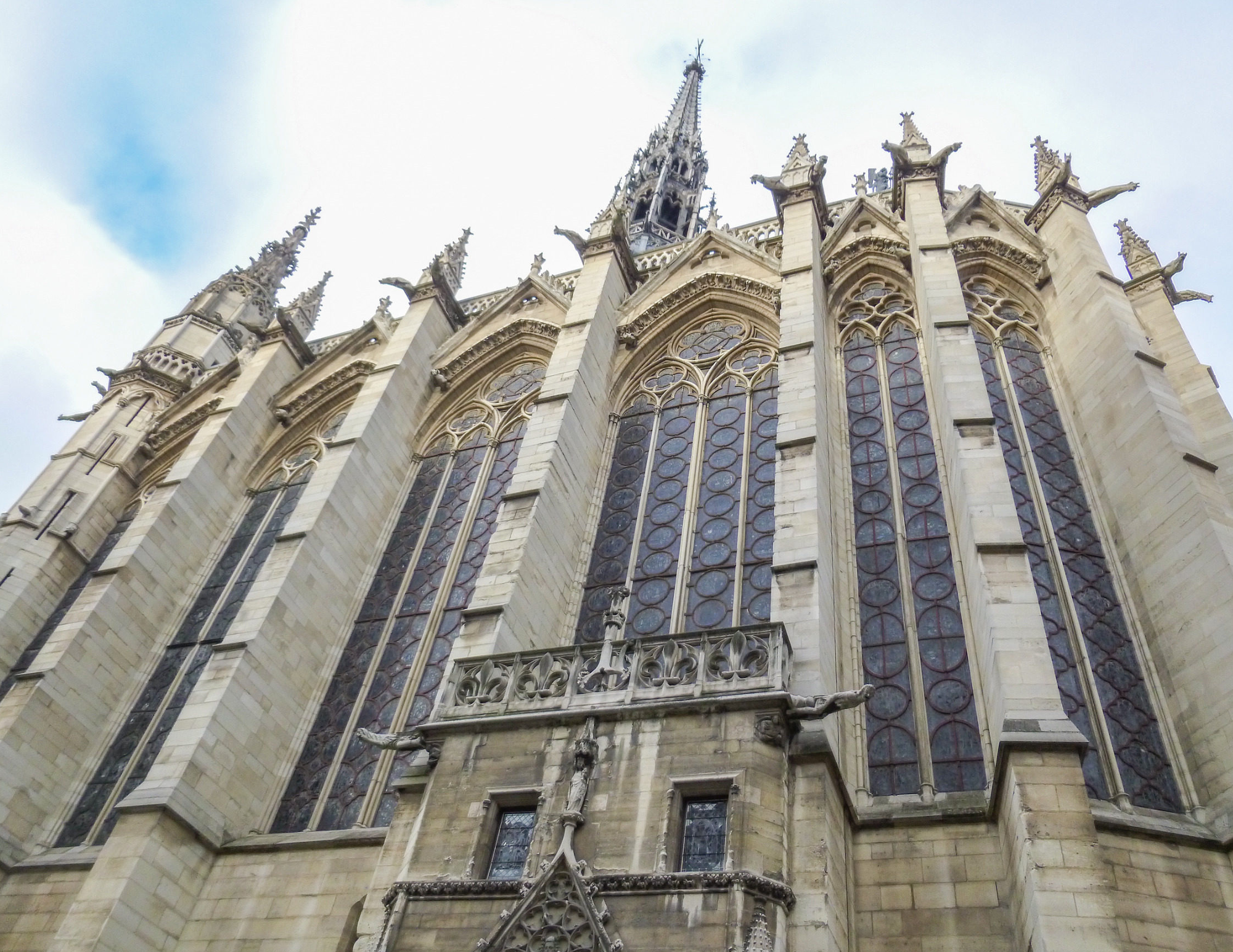Paris Travel Guide (6).png